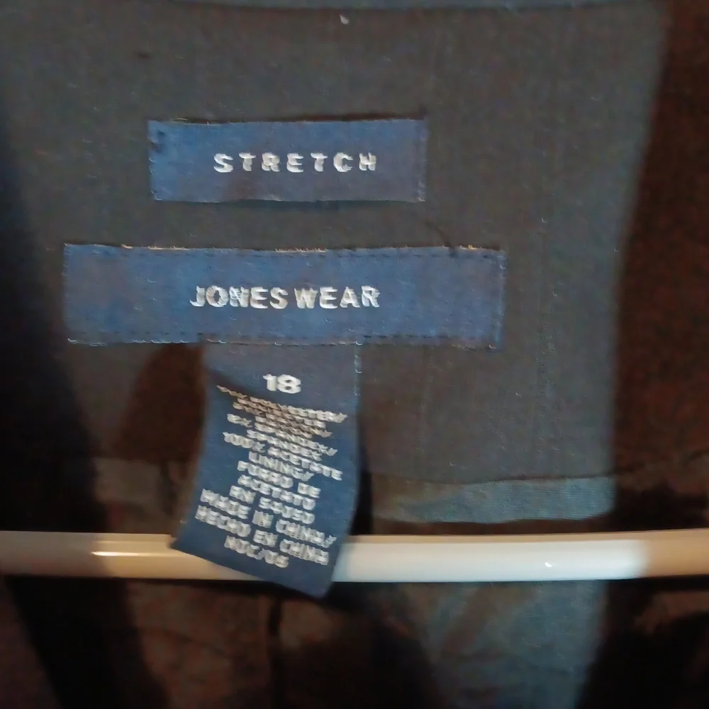 Jones Wear Black Single Breasted Blazer - 18 - Picture 2 of 3